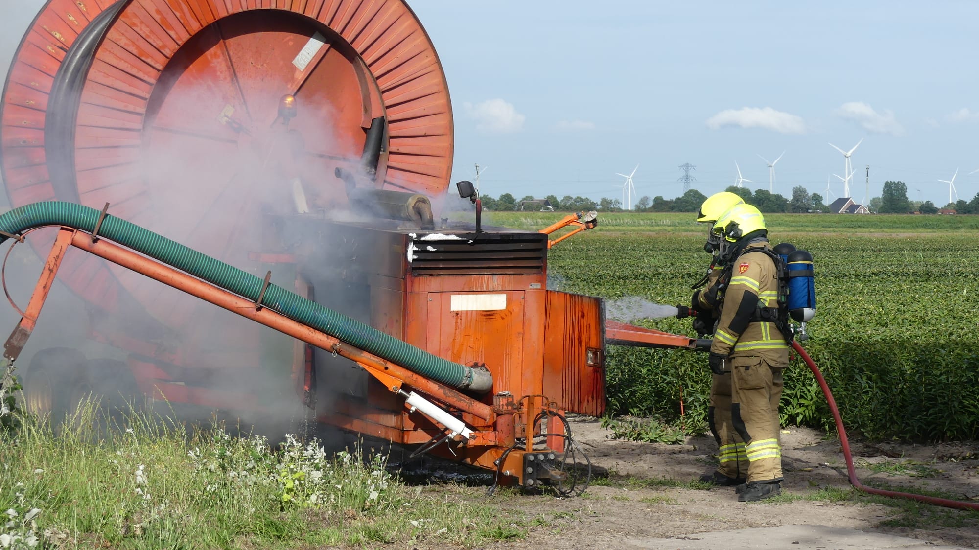 Brand in landbouwmachine in Oudesluis