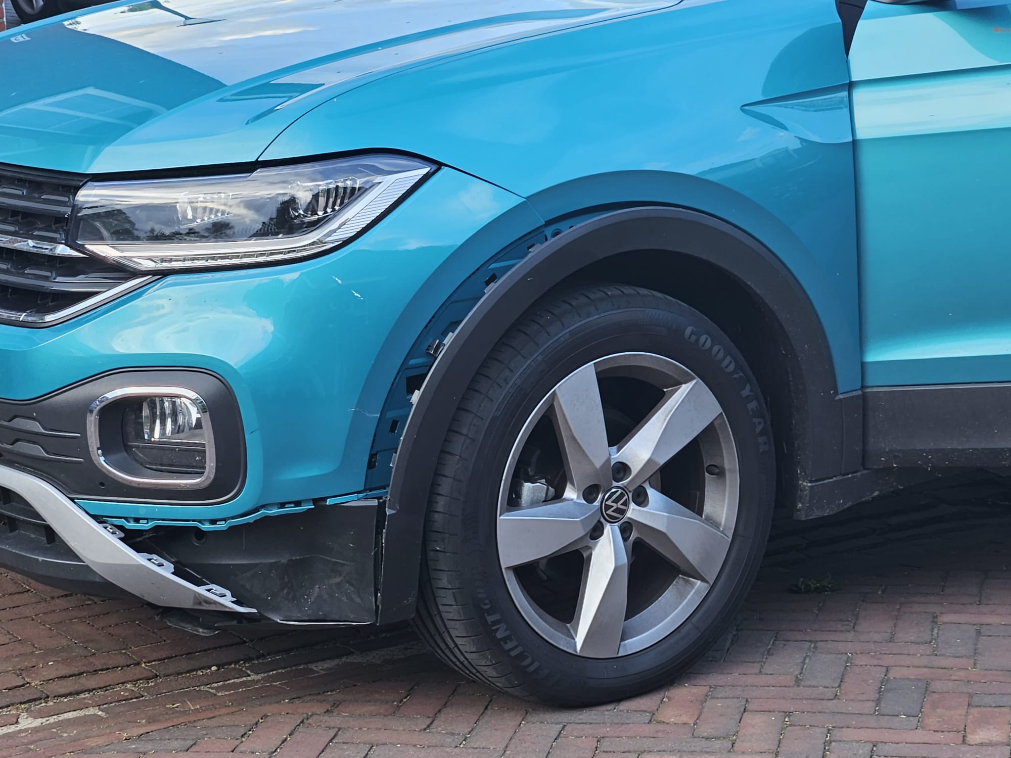 Scooterrijder vlucht na botsing met auto in Schagen Medemblik Actueel