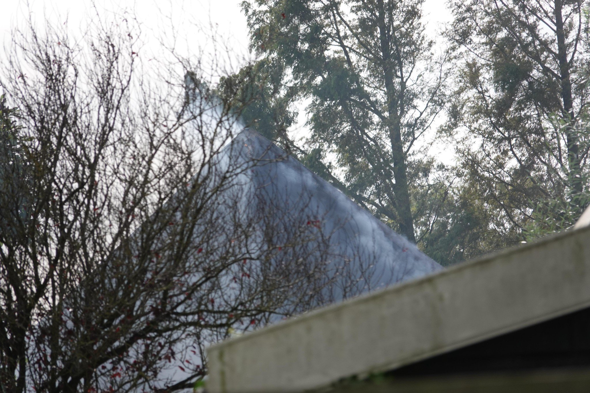 Brand in schuur Spanbroek veroorzaakt veel rook