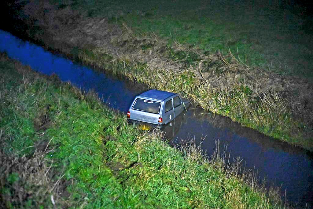 Automobilist aangehouden na te water raken in Warmenhuizen