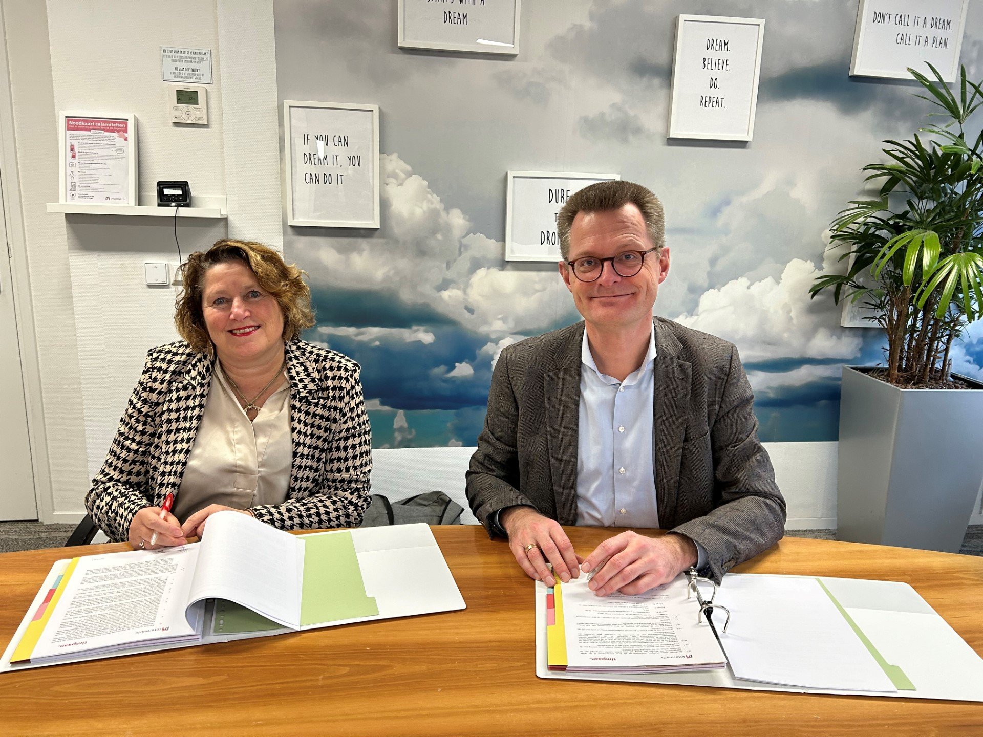 Timpaan en Intermaris tekenen voor 62 sociale huurappartementen in Rozenbuurt Zwaag