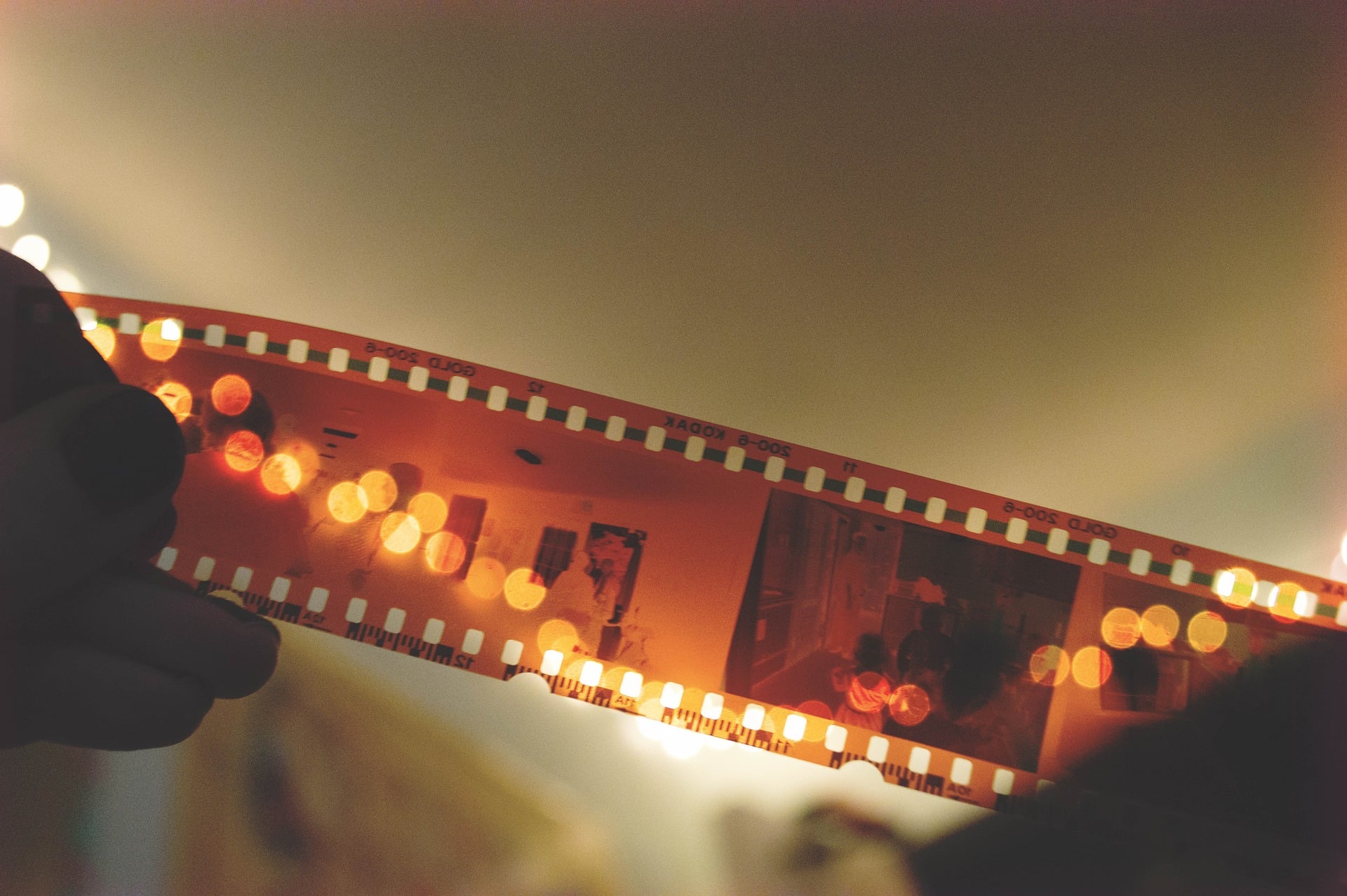 Oude films in het Vereenigingsgebouw Bovenkarspel