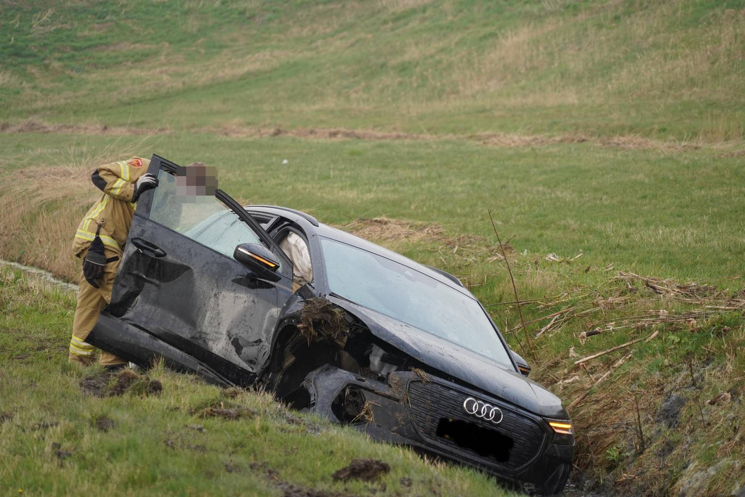 Automobilist verliest wiel tijdens ongeluk op Westfrisiaweg (Hoogkarspel)