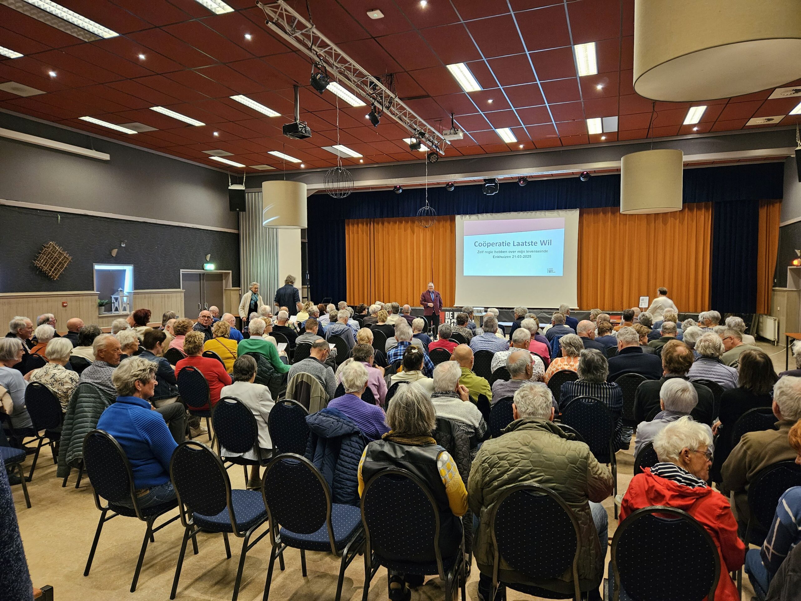 Informatieve bijeenkomst Coöperatie Laatste Wil in Enkhuizen bijzonder druk bezocht
