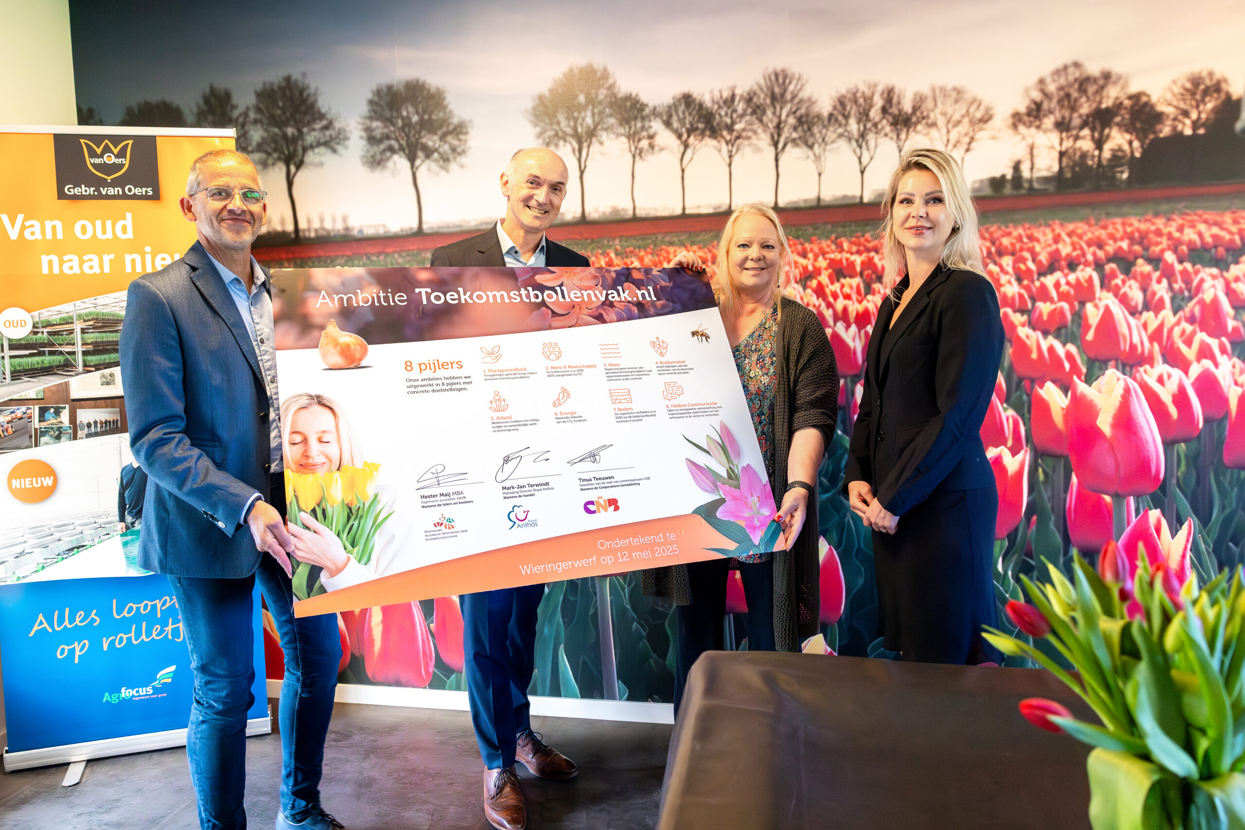 Bloembollensector presenteert ‘Ambitie Toekomst Bollenvak’ aan minister Wiersma