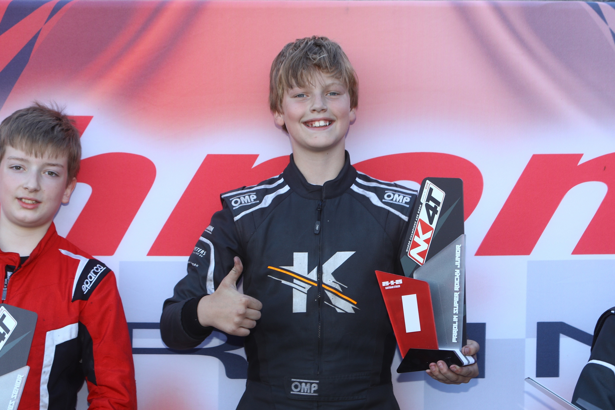 Karttalent Reno Rolink pakt twee bekers tijdens NK in Strijen