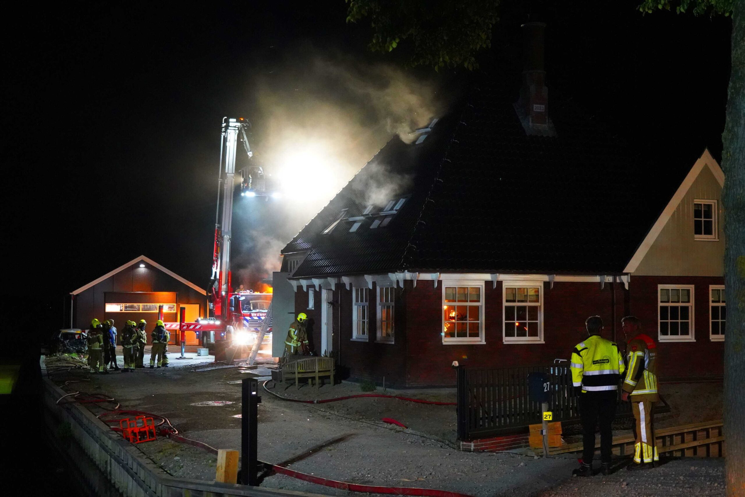 Woningbrand aan Grote Zomerdijk in Wognum