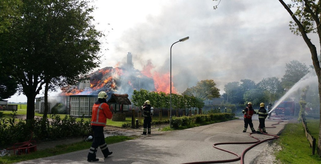 Brand verwoest stolpboerderij Sijbekarspel