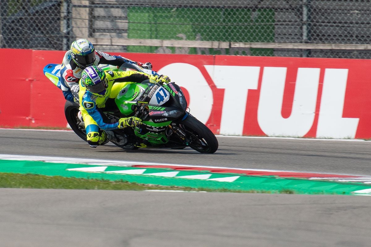 Rob Hartog wint op Assen (Foto: Medemblik Actueel/Erik de Ruijter Fotografie )