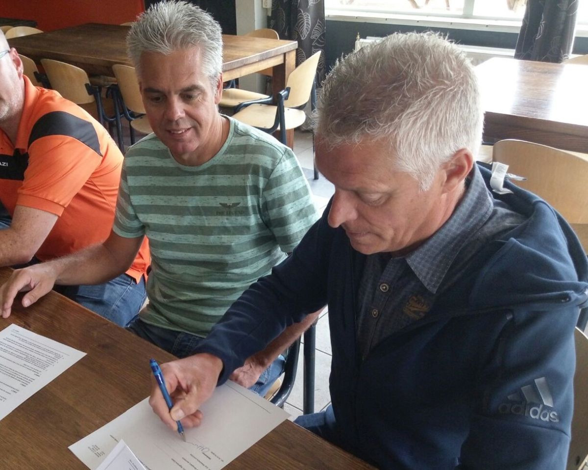 Trainer Arno Hulspas blijft verbonden aan vv MOC
