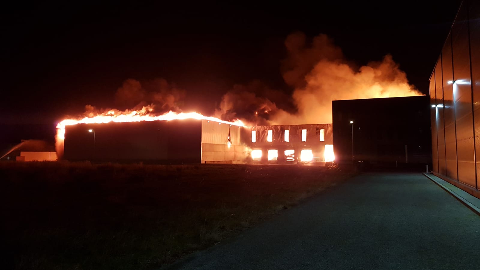 Bewoners Zwaagdijk-Oost en Hauwert nog zeker tot 8 uur de ramen en deuren gesloten houden - Medembli