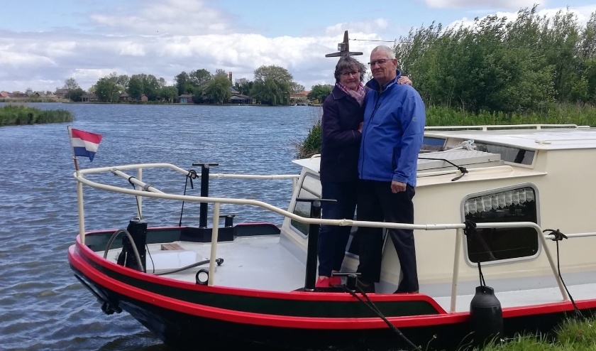 Onderdijkers Truud en Jan Commandeur genieten van vakantie in eigen dorp - Medemblik Actueel