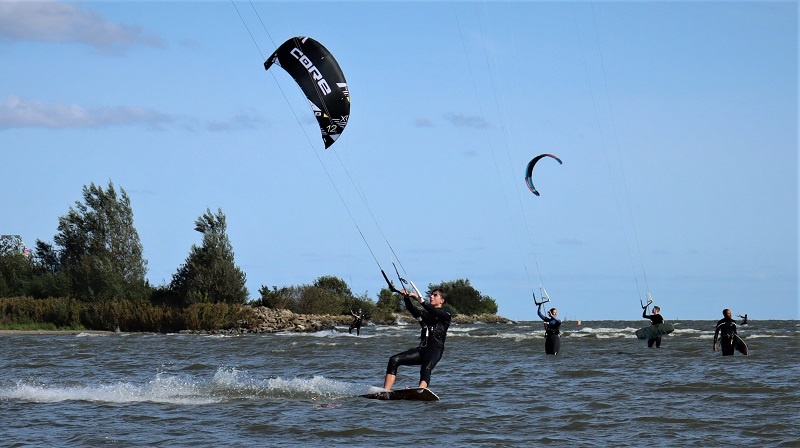 Fotoreportage Bea Gout: “Kitesurfers bij het Nesbos Onderdijk”