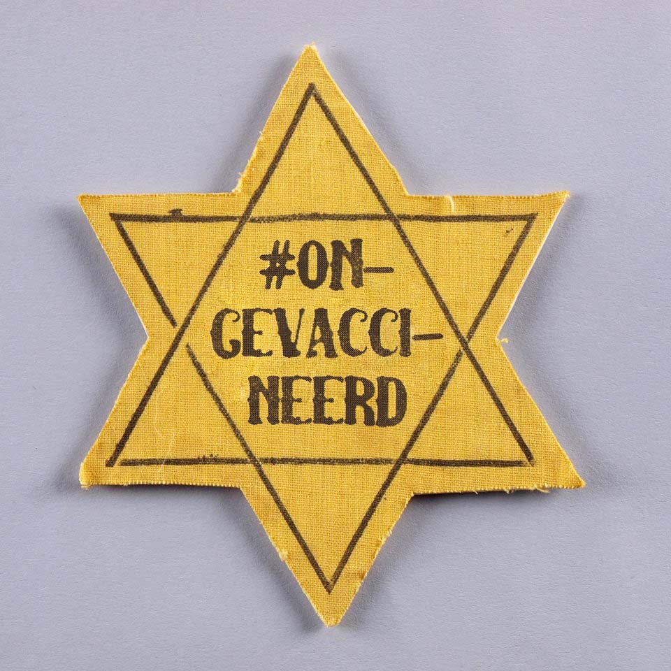 Jodenster met tekst ‘ongevaccineerd’ op gemaal Onderdijk, ‘grove schande’ zeggen inwoners Onderdijk