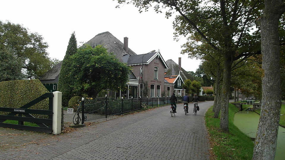 Online discussiëren over bijgebouwen in Twisk