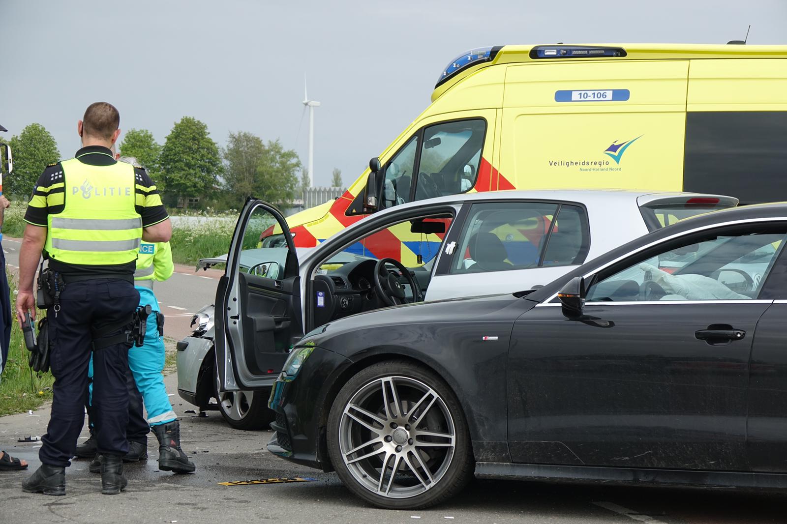 Gewonden bij ongeval Andijk, 1 persoon naar het ziekenhuis gebracht.